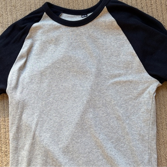 Uniqlo Slub Cotton Raglant Shirt, M, Heathered Grey/True Navy - Picture 2 of 6